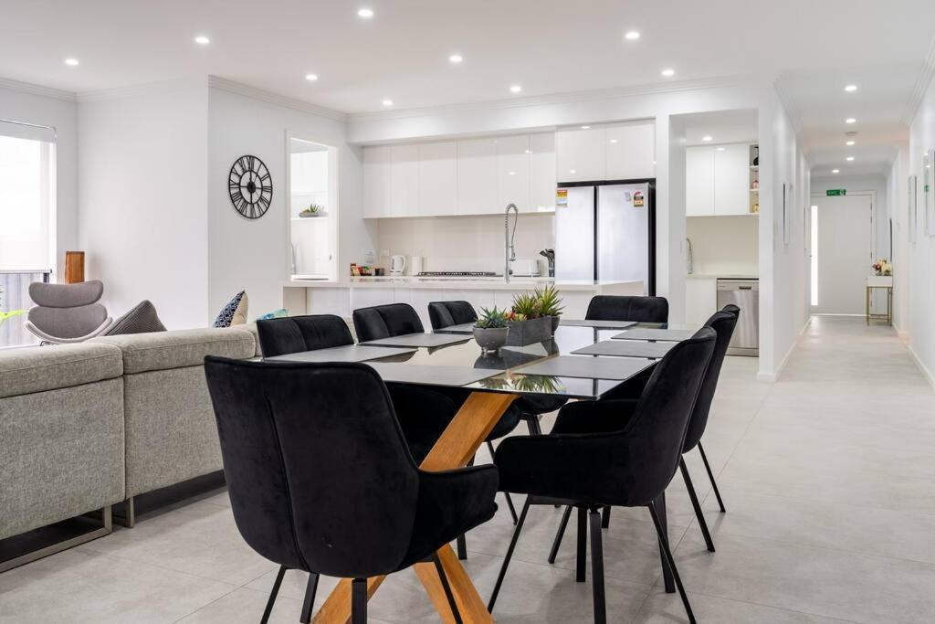 Neat 4 Bedroom In Catherine Fields Narellan Екстериор снимка