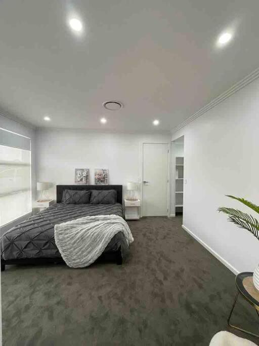 Neat 4 Bedroom In Catherine Fields Narellan Екстериор снимка