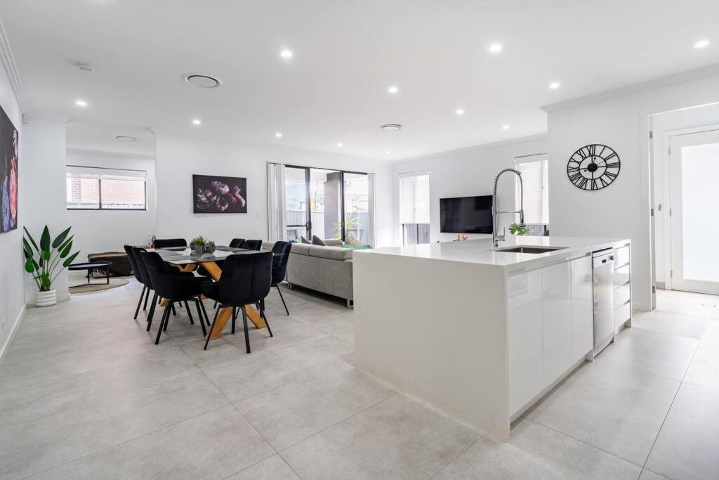 Neat 4 Bedroom In Catherine Fields Narellan Екстериор снимка