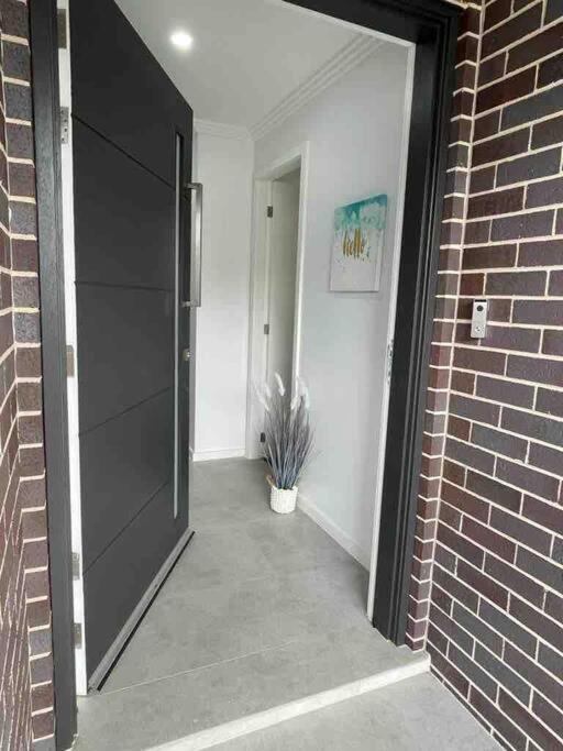 Neat 4 Bedroom In Catherine Fields Narellan Екстериор снимка