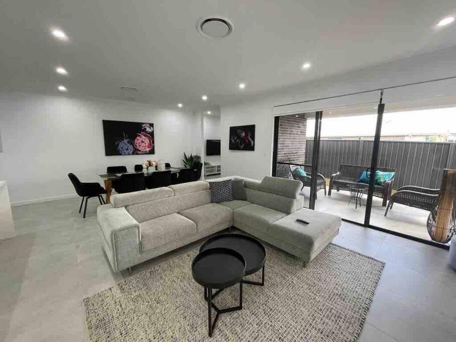 Neat 4 Bedroom In Catherine Fields Narellan Екстериор снимка